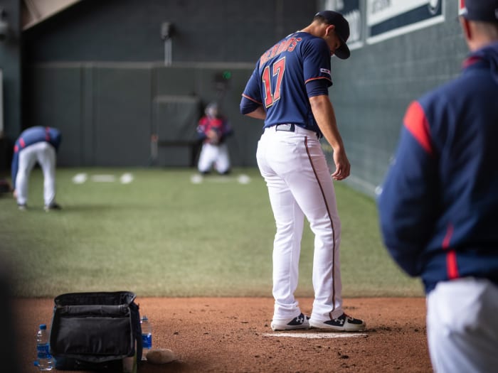 jose-berrios-twins-bullpen-inline.jpg